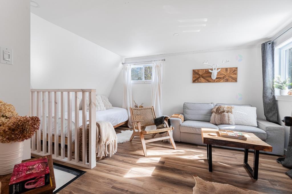 Tout simplement craquant! Chaleureux chalet vendu meublé pour 350 000 $