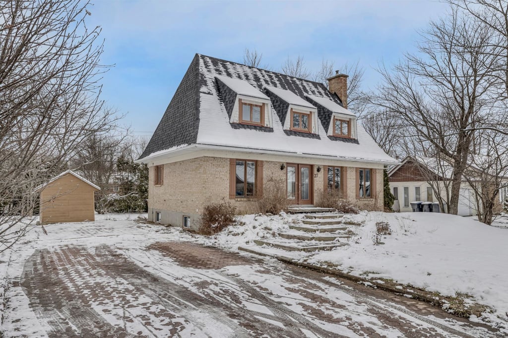 Charmante maison de 5 chambres à vendre pour 299 000 $ 