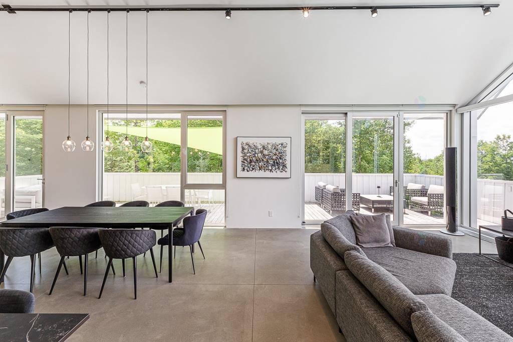 Séduisante demeure contemporaine avec vue sur la montagne