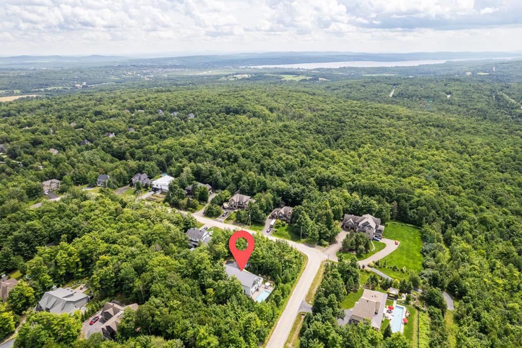 Séduisante demeure contemporaine avec vue sur la montagne
