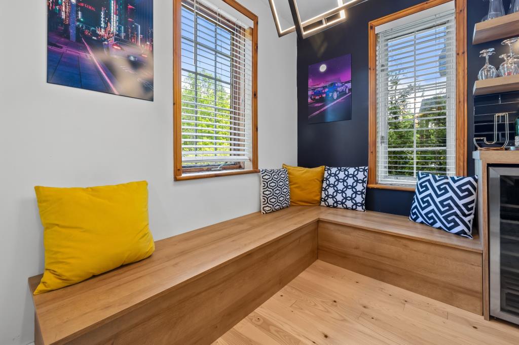 Un bijou à 379 900 $! Maison splendidement rénovée avec unité locative et cour sans voisin arrière