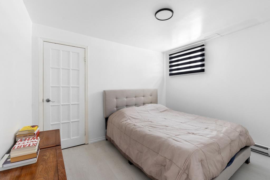 Un bijou à 379 900 $! Maison splendidement rénovée avec unité locative et cour sans voisin arrière