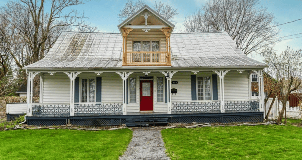 Belle maison d'autrefois qui a conservé tout son cachet et près de tous les services