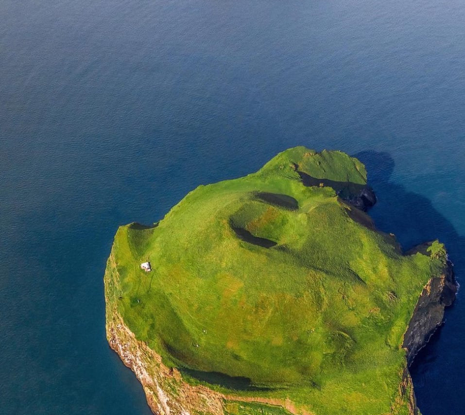 Avez-vous entendu parler des rumeurs à propos de cette fameuse maison isolée sur une île?