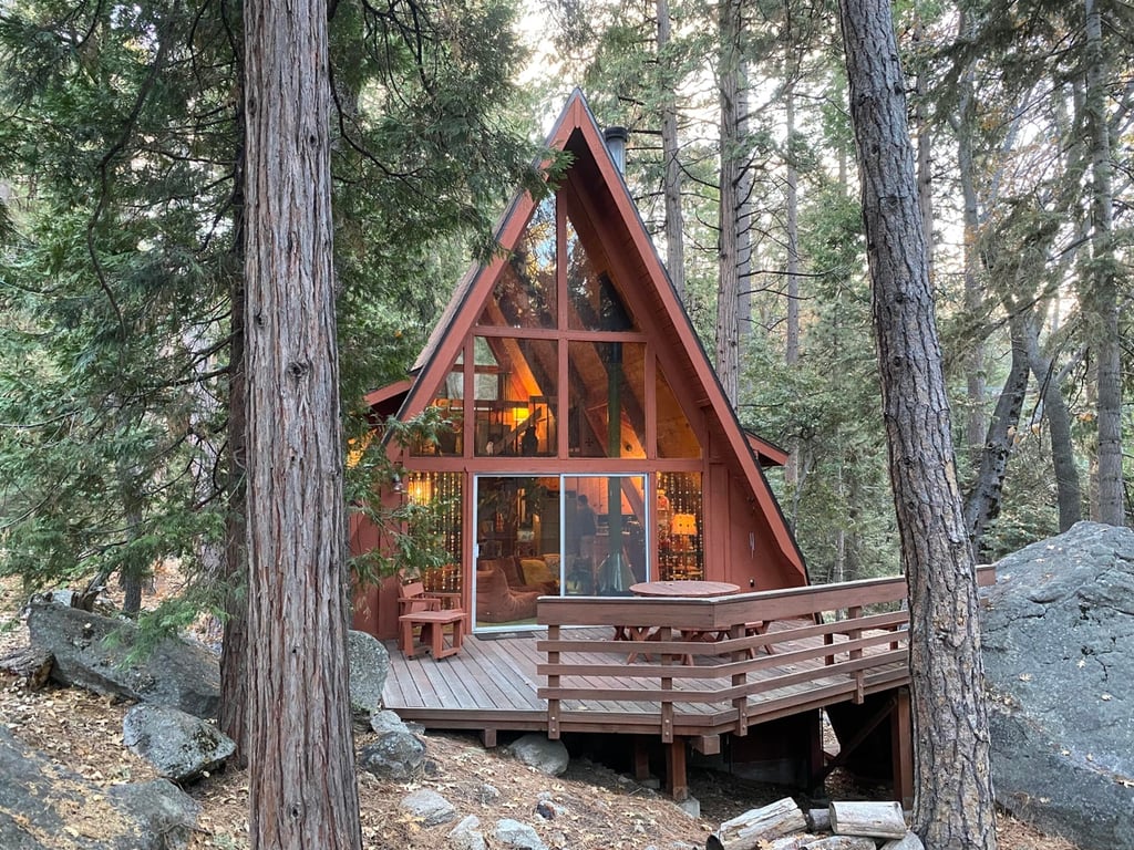 Retour aux années 70 dans ce chalet au cachet unique
