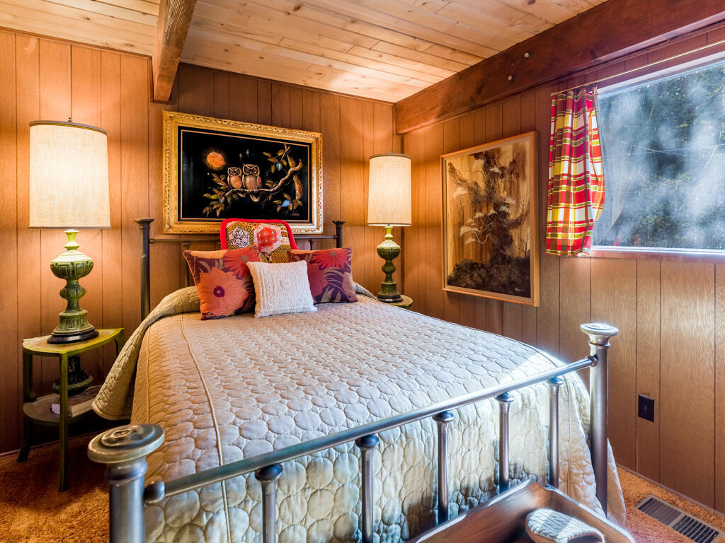 Retour aux années 70 dans ce chalet au cachet unique