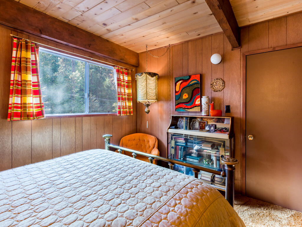 Retour aux années 70 dans ce chalet au cachet unique