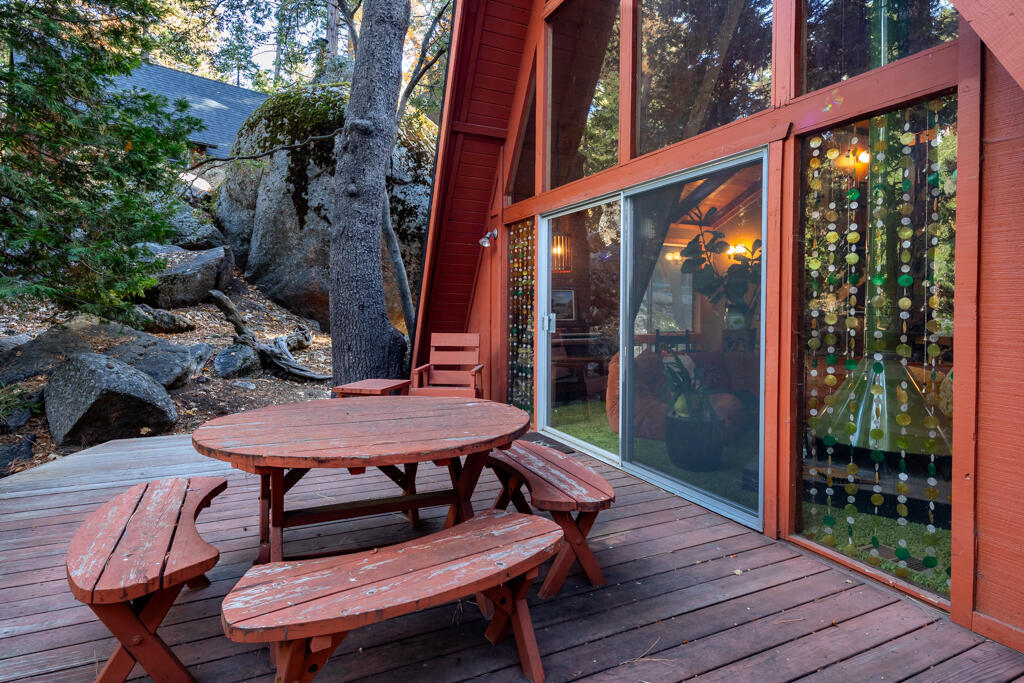 Retour aux années 70 dans ce chalet au cachet unique