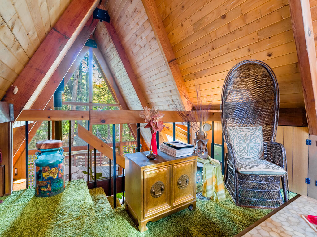 Retour aux années 70 dans ce chalet au cachet unique