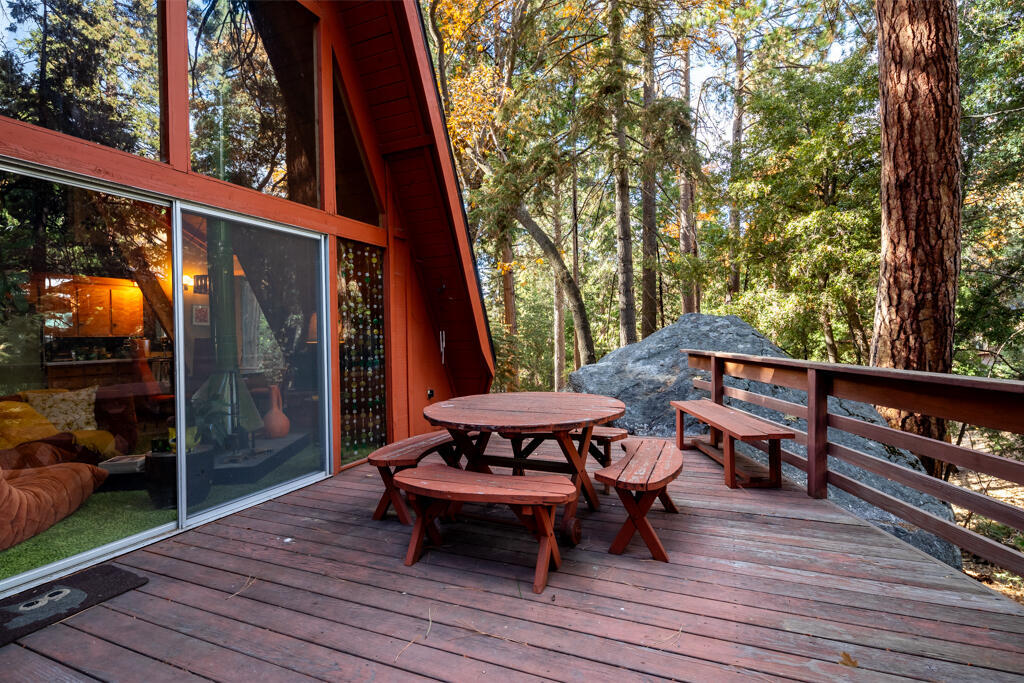 Retour aux années 70 dans ce chalet au cachet unique