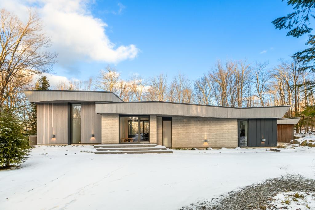 Bijou de design unique dans un environnement paradisiaque à 2 pas d'un lac