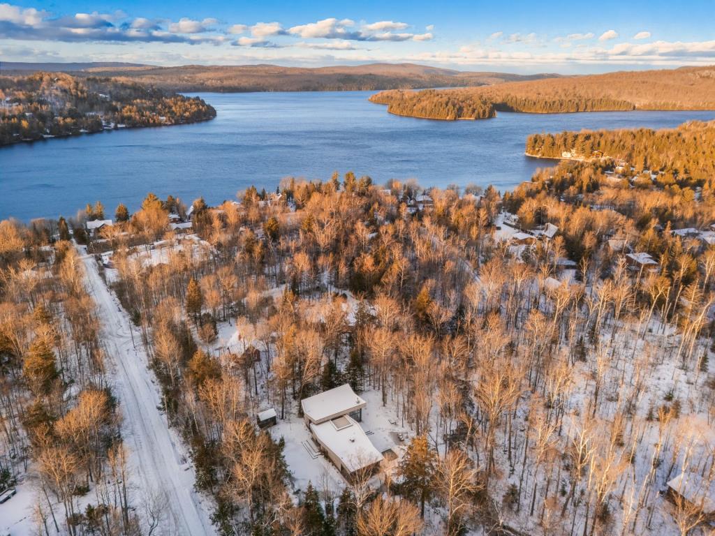 Bijou de design unique dans un environnement paradisiaque à 2 pas d'un lac