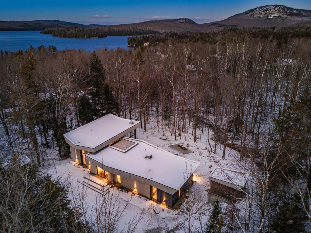 Bijou de design unique dans un environnement paradisiaque à 2 pas d'un lac