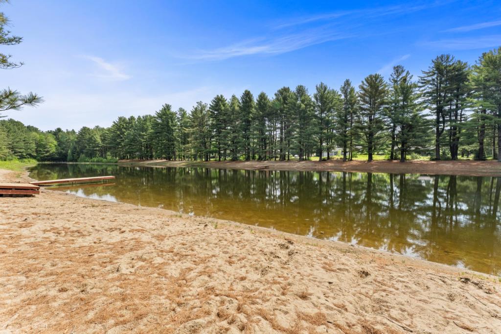 À deux pas d'un lac! Plain-pied splendidement rénové au goût du jour 