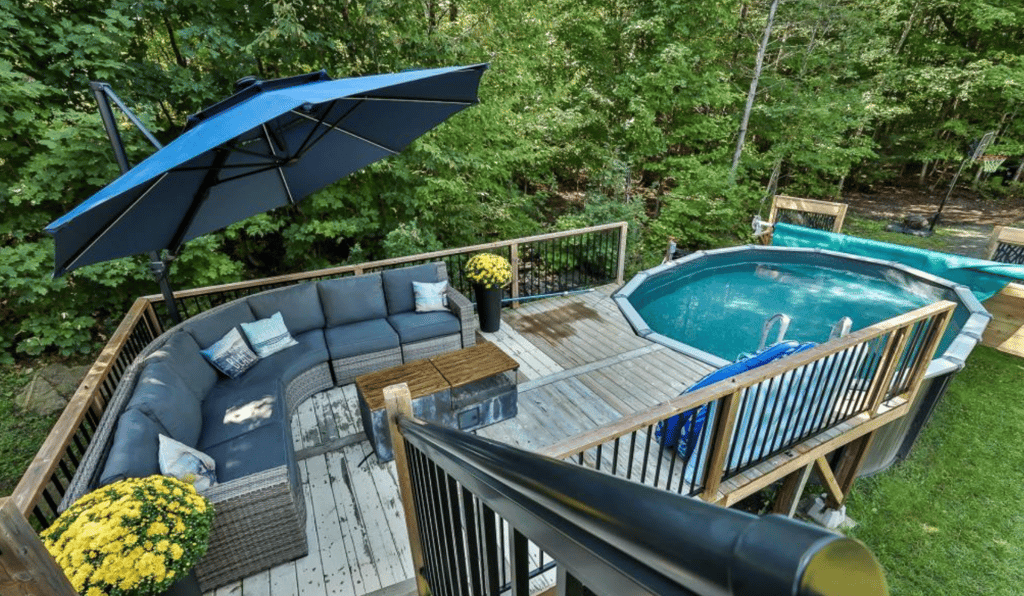 Cinq chambres, la nature et une piscine au même endroit