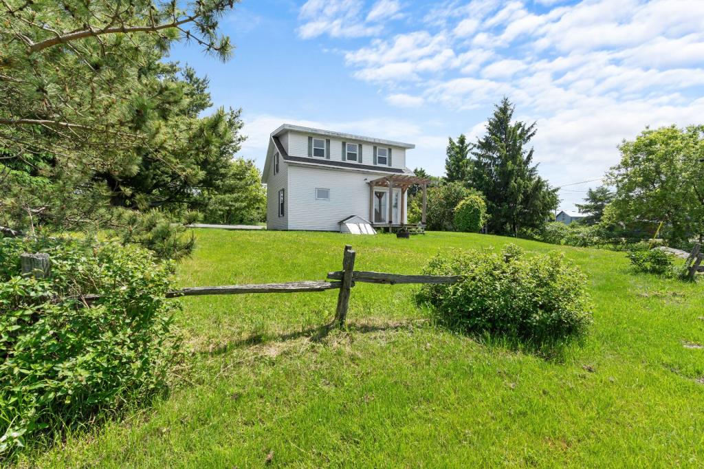 Un bijou à 149 900 $! Coquette maisonnette avec vue sur le fleuve 