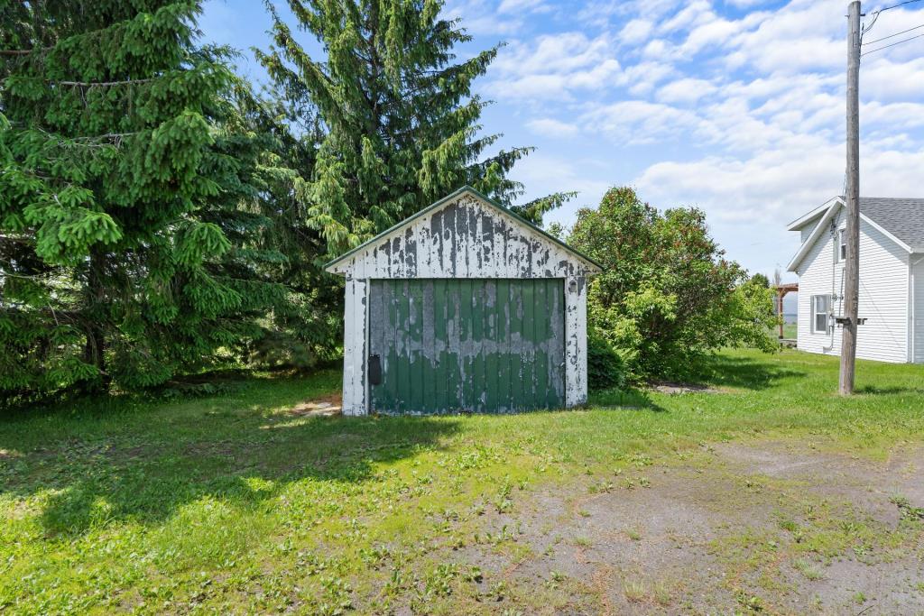 Un bijou à 149 900 $! Coquette maisonnette avec vue sur le fleuve 