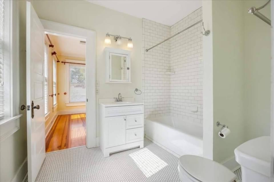 Beauté ancestrale de 4 chambres et 4 salles de bain de 439 000 $