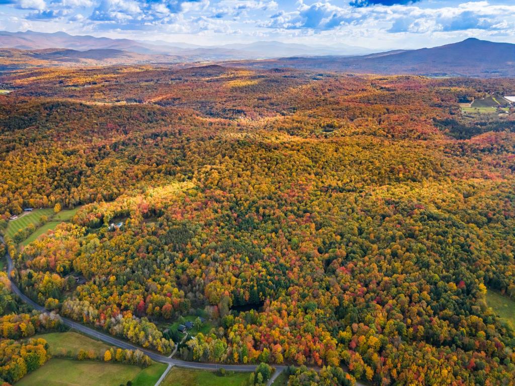 Fabuleuse construction parfaitement intégrée à un paradis écologique de 55 acres 