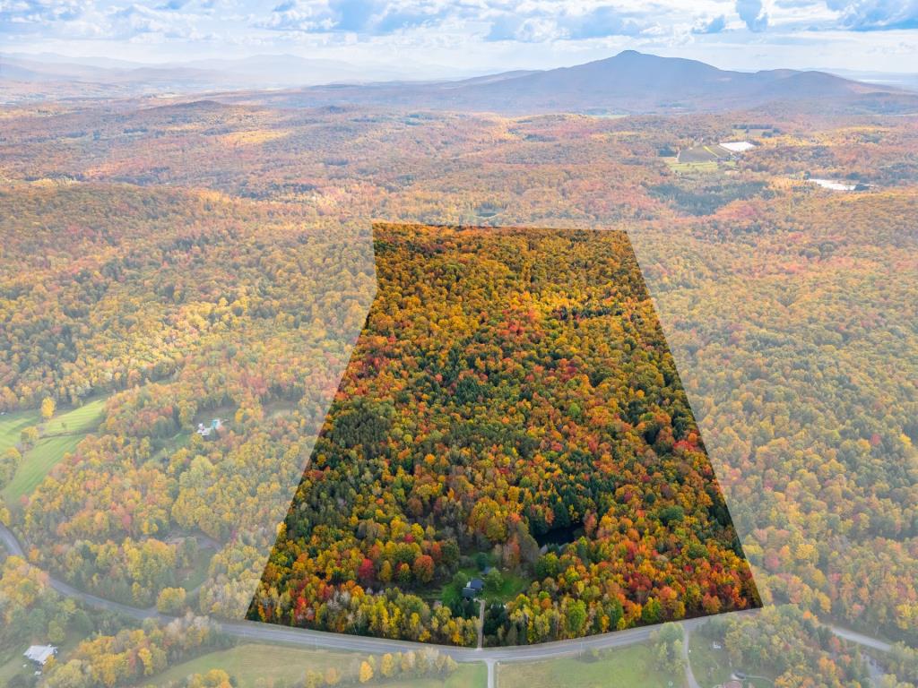 Fabuleuse construction parfaitement intégrée à un paradis écologique de 55 acres 