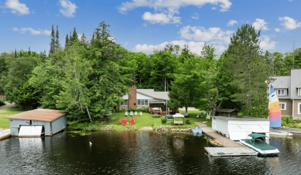 Vendu meublé ! Coquet chalet aux abords d'un lac et de la nature