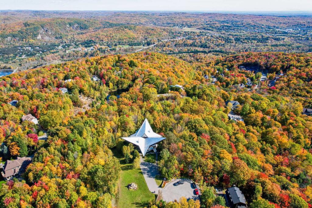 Unique au Québec! Ancien centre de ski converti en spectaculaire propriété résidentielle