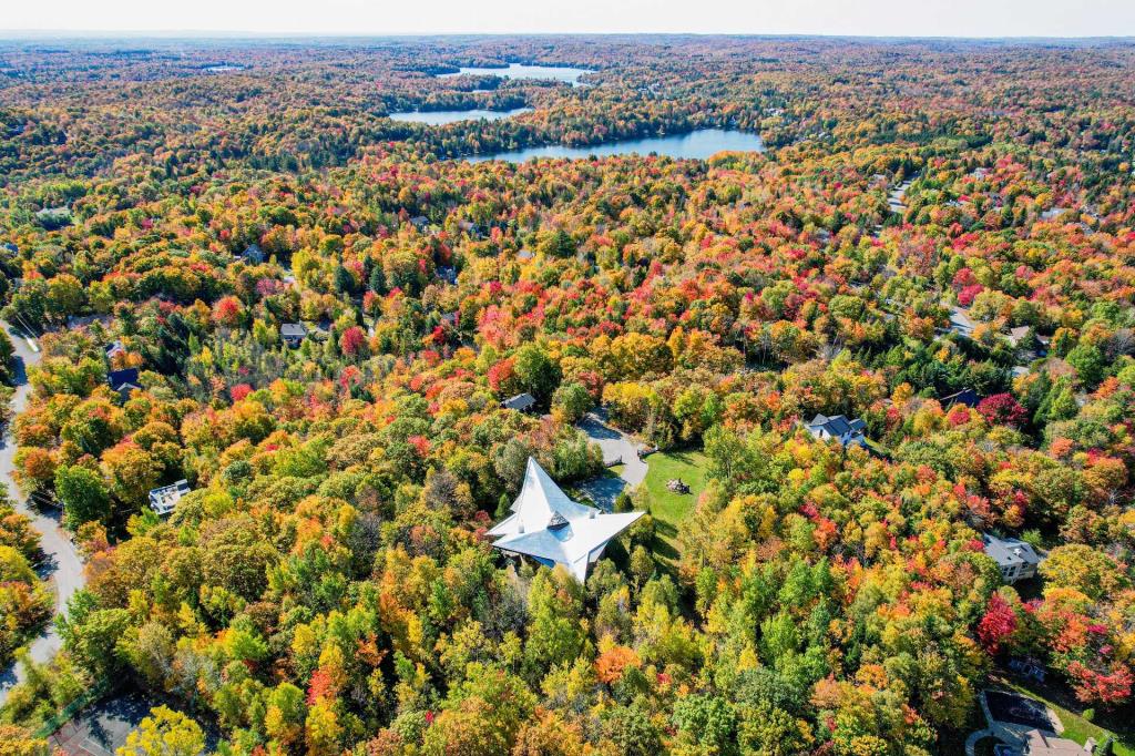 Unique au Québec! Ancien centre de ski converti en spectaculaire propriété résidentielle