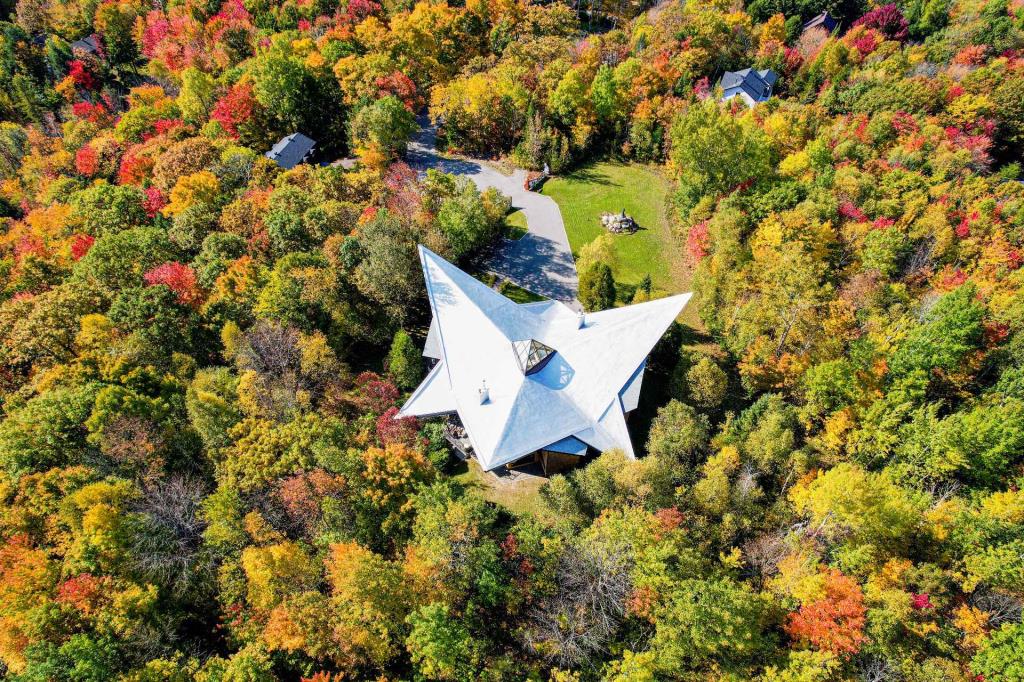 Unique au Québec! Ancien centre de ski converti en spectaculaire propriété résidentielle