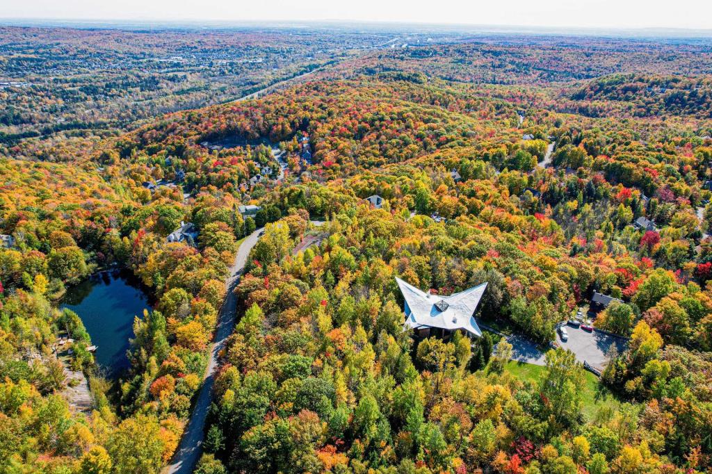 Unique au Québec! Ancien centre de ski converti en spectaculaire propriété résidentielle