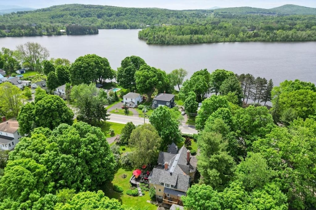 Charme ancestral et loft moderne : une beauté rénovée avec soin