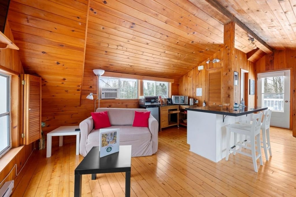 Charme ancestral et loft moderne : une beauté rénovée avec soin
