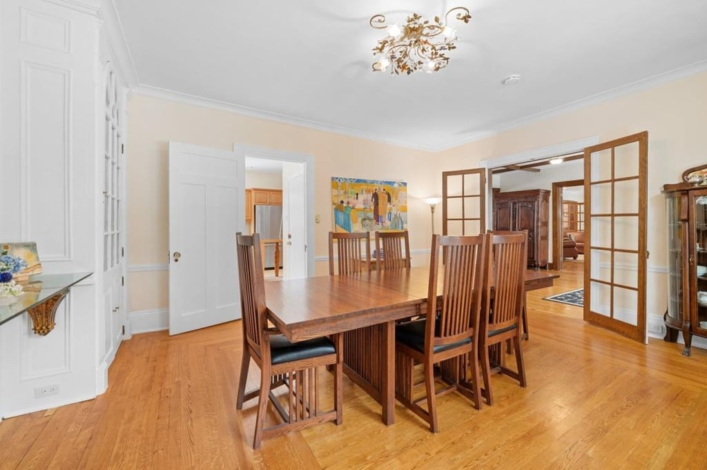 Charme ancestral et loft moderne : une beauté rénovée avec soin