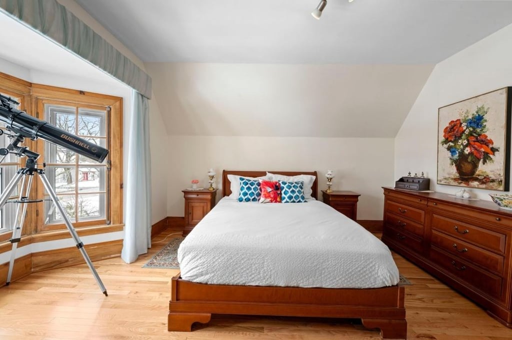 Charme ancestral et loft moderne : une beauté rénovée avec soin