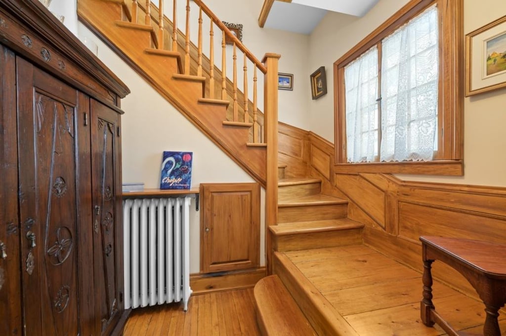 Charme ancestral et loft moderne : une beauté rénovée avec soin