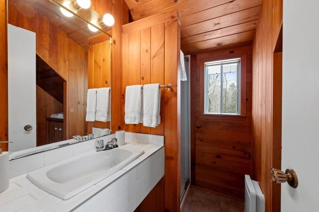 Charme ancestral et loft moderne : une beauté rénovée avec soin