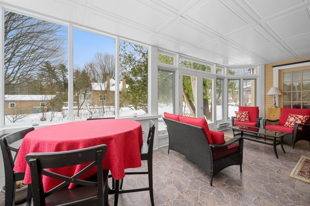 Charme ancestral et loft moderne : une beauté rénovée avec soin