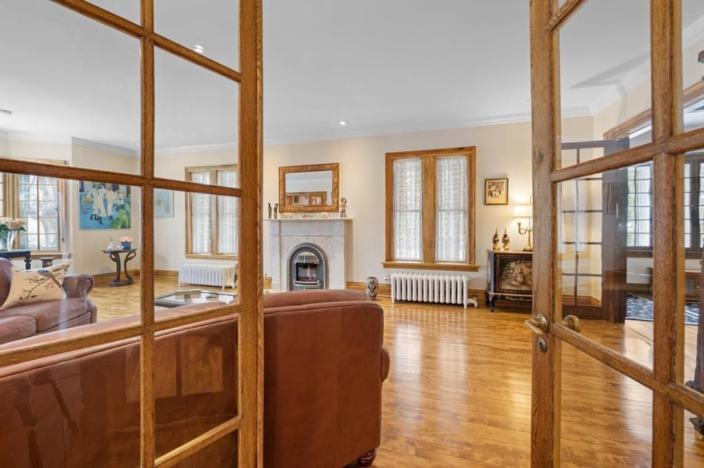 Charme ancestral et loft moderne : une beauté rénovée avec soin