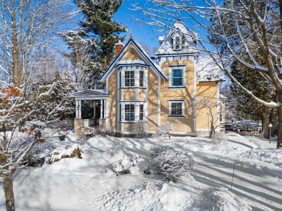 Charme ancestral et loft moderne : une beauté rénovée avec soin