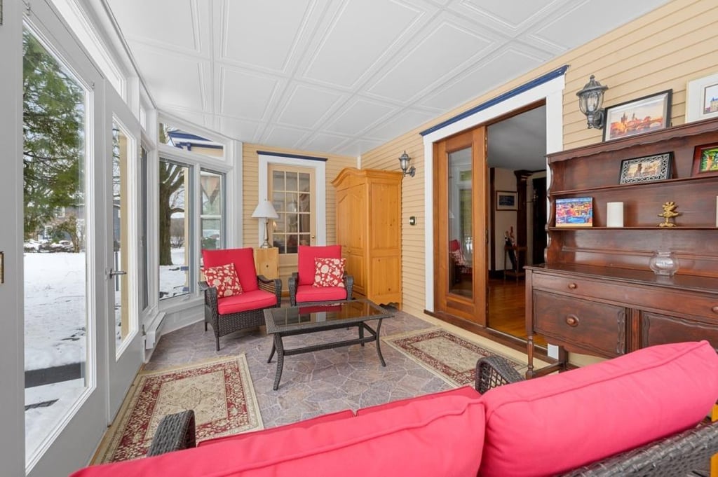 Charme ancestral et loft moderne : une beauté rénovée avec soin