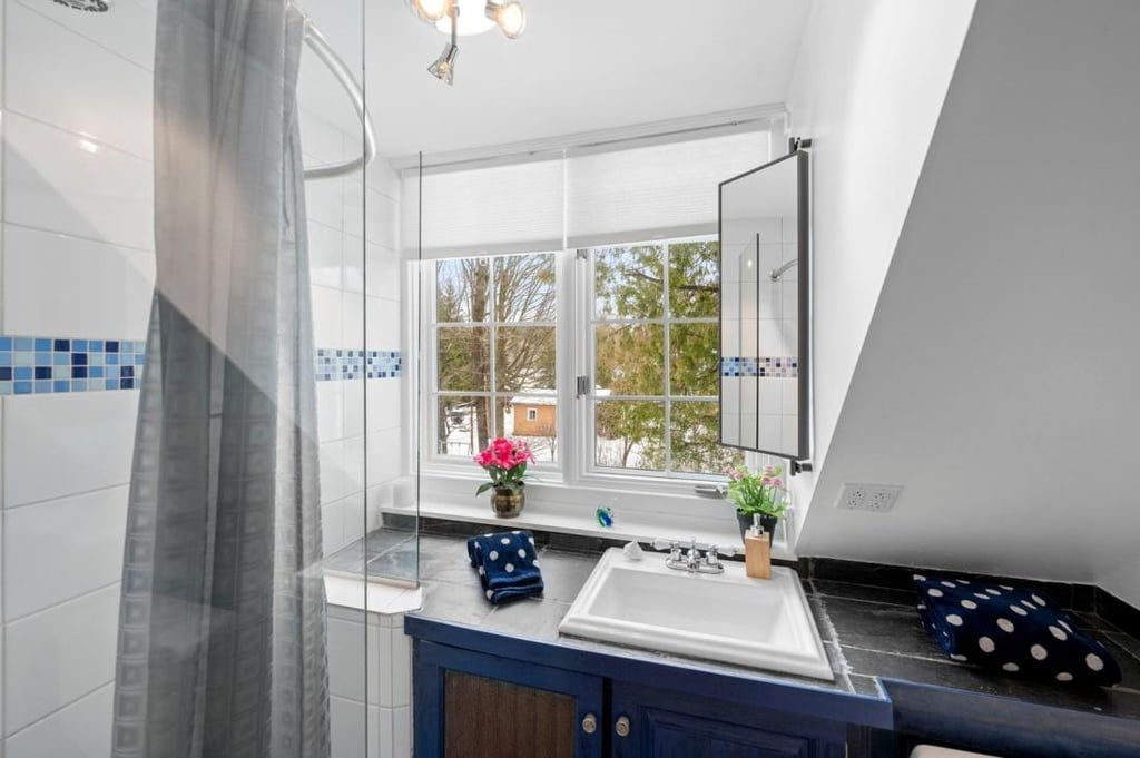 Charme ancestral et loft moderne : une beauté rénovée avec soin
