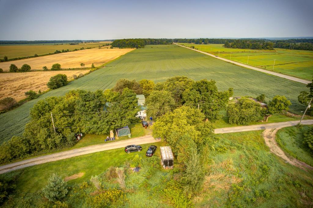 Belle d'autrefois aux chaleureuses boiseries à vendre pour 349 900 $