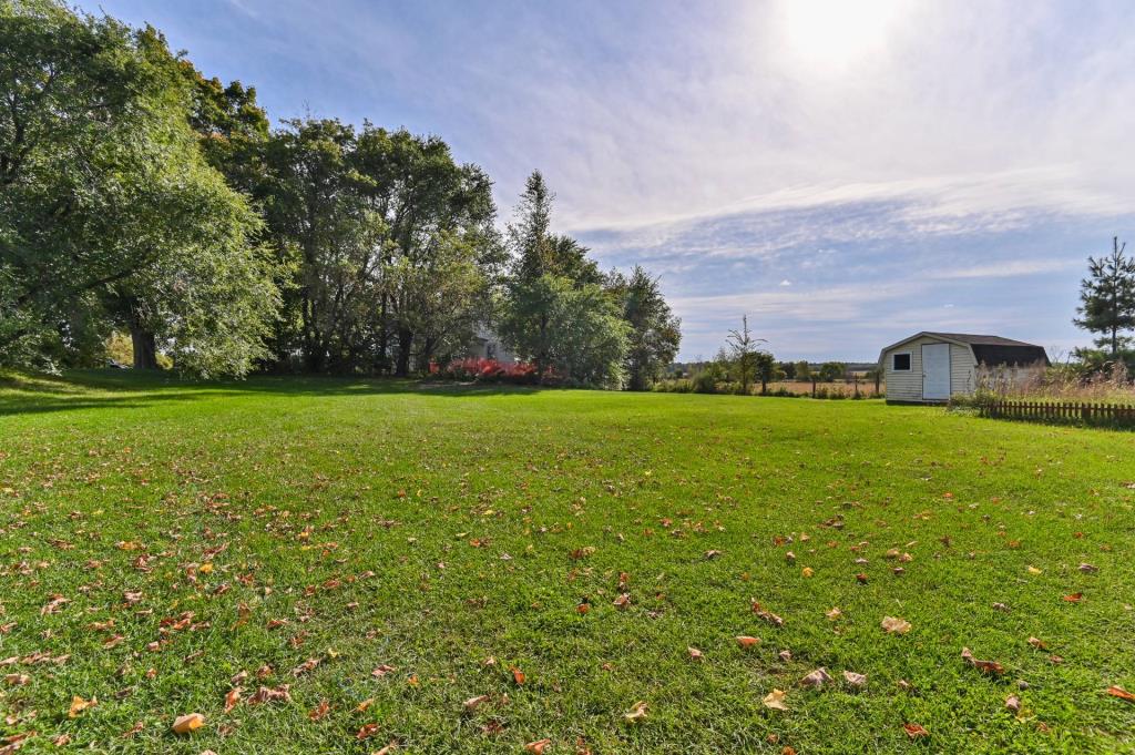 Belle d'autrefois aux chaleureuses boiseries à vendre pour 349 900 $