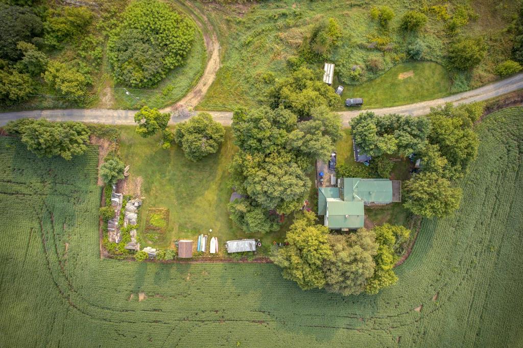 Belle d'autrefois aux chaleureuses boiseries à vendre pour 349 900 $