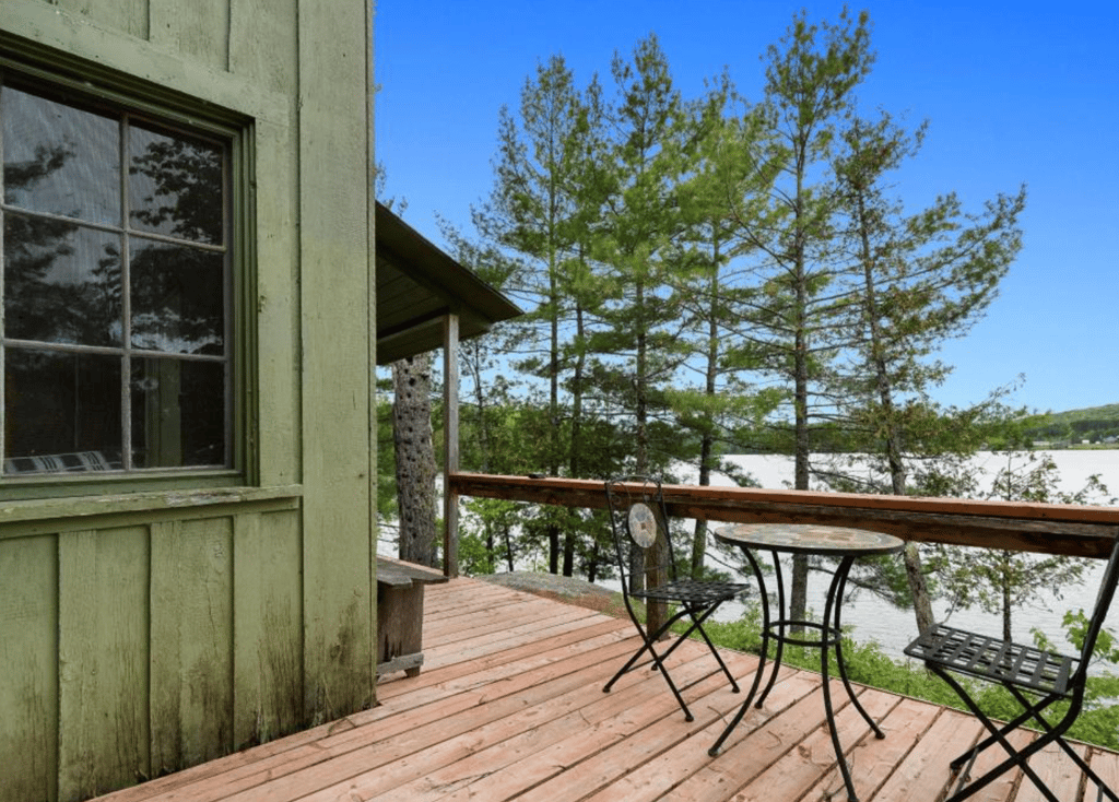 Rare maison à vendre sur une île privée au Québec