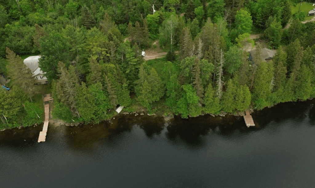 Rare maison à vendre sur une île privée au Québec