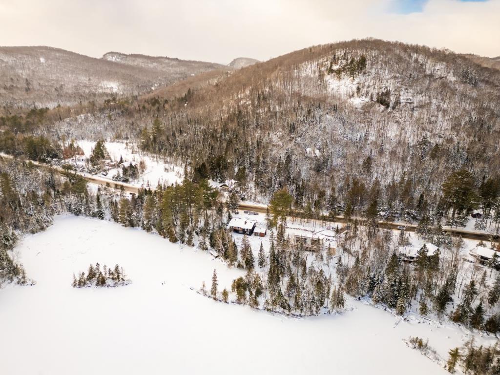 Bijou splendidement rénové au bord d'un lac