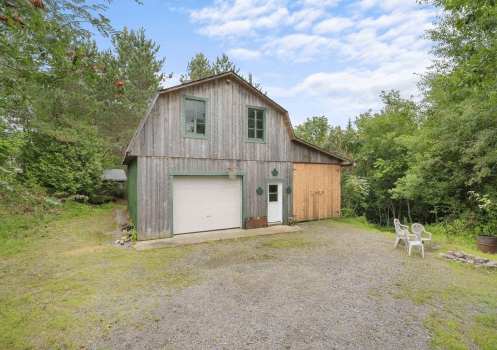 Belle d'autrefois de 5 chambres, rénovée sur le bord d'un lac 