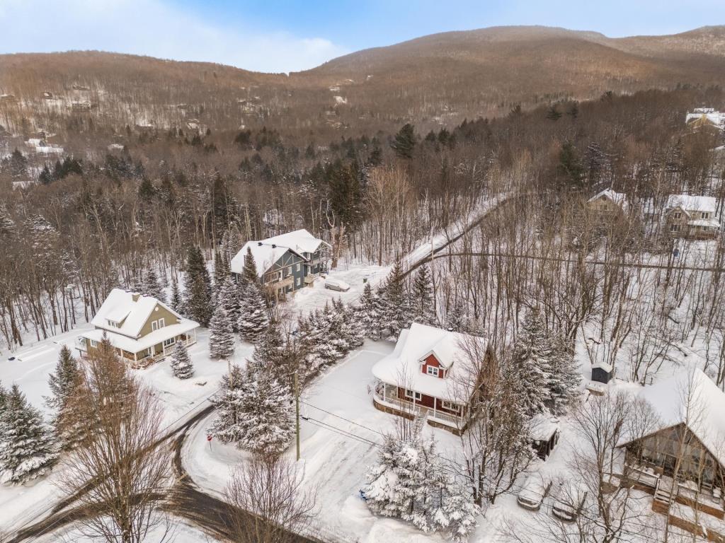Chaleureux cottage situé dans un secteur idyllique des Cantons-de-l’Est