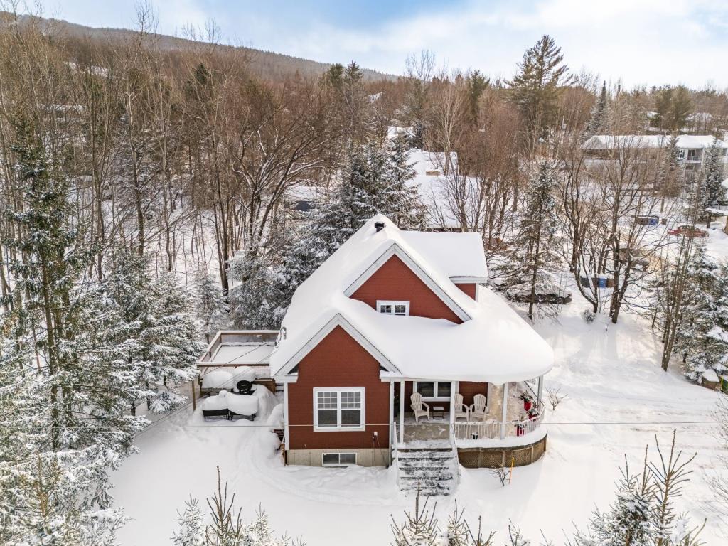 Chaleureux cottage situé dans un secteur idyllique des Cantons-de-l’Est