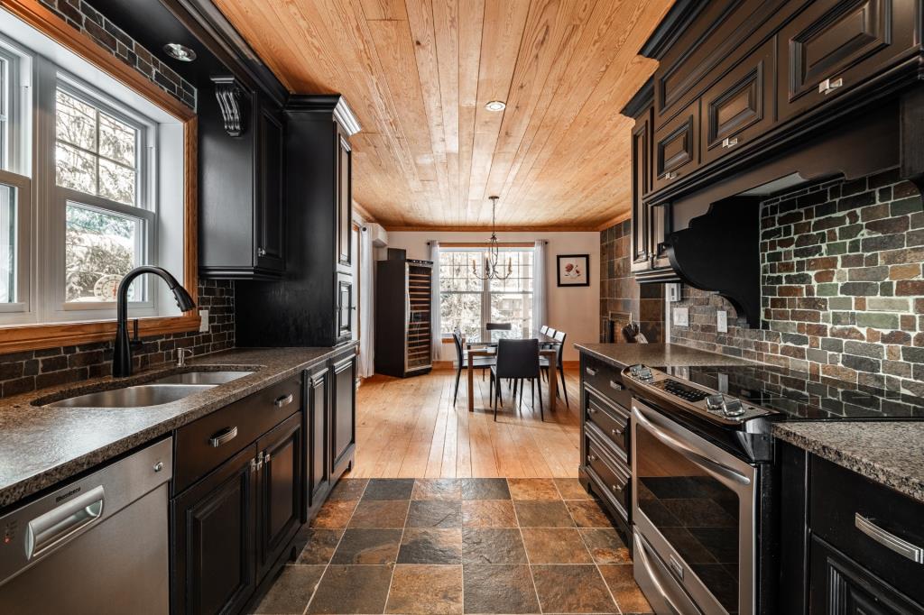 Chaleureux cottage situé dans un secteur idyllique des Cantons-de-l’Est